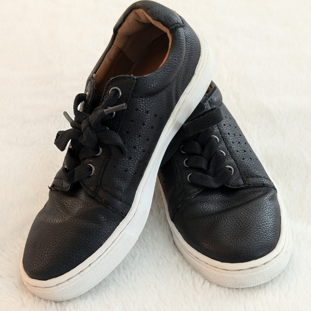Great Condition: Vince Camuto CB-Grafte Dressy Sneakers Kids 12.5